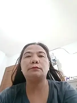 Yverycat  live sex cam