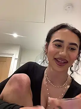 Itsyourgirltee  live sex cam