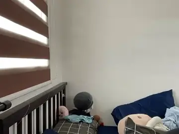 Puchienjoyer  live sex cam