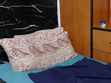 EbonyAlphaBitch  live sex cam