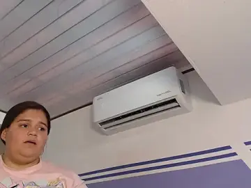 Laura_br1  live sex cam