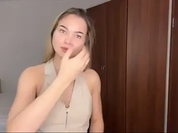 EmilyLorents  live sex cam