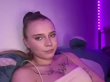 KyraBumbray  live sex cam