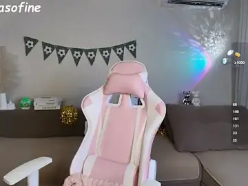 Petitekaya  live sex cam