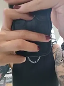 Taaylor33  live sex cam