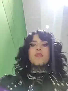 Taaylor33  live sex cam