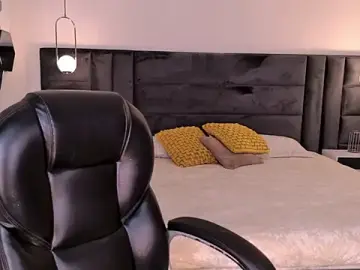 SavannahStorm  live sex cam