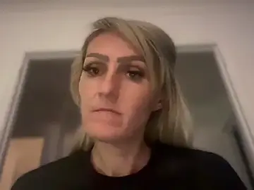 Blondescandoit  live sex cam