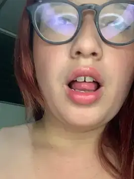 Chelita_18  live sex cam
