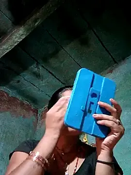 Hot_kamla  live sex cam