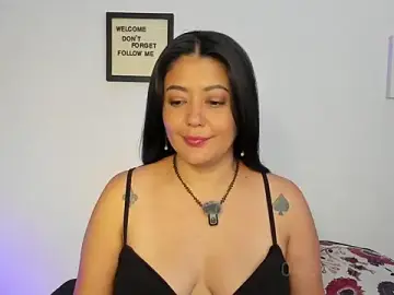 LauraToro_  live sex cam