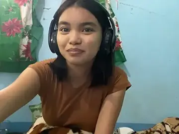 RolandeAgne  live sex cam
