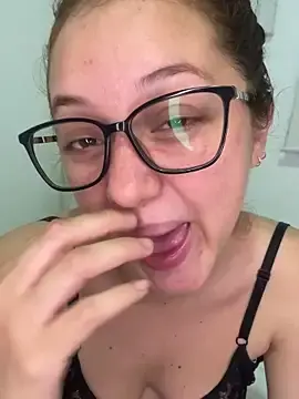 Heizelll  live sex cam