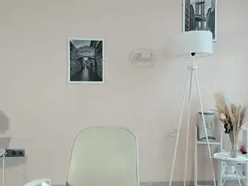 EmeraldDrebes  live sex cam