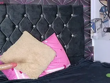 KimLux  live sex cam