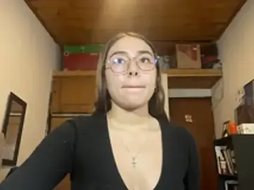 SquirtMaddiee_  live sex cam