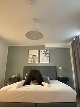 Juliaboobqueen  live sex cam