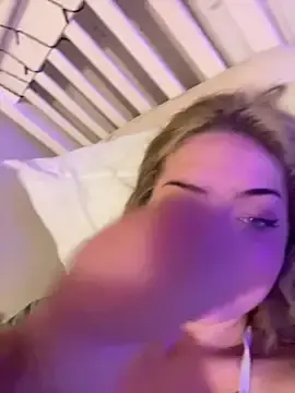 Ohitsclarafox  live sex cam