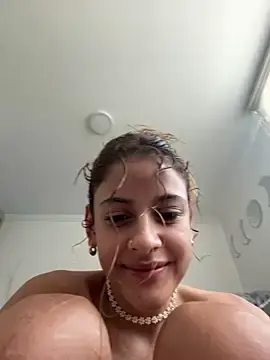 Alana15  live sex cam