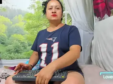 Nikool32  live sex cam