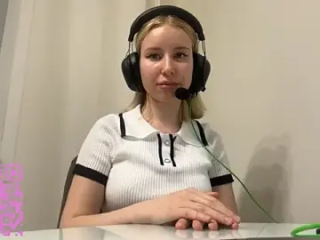 EuniceCazeau  live sex cam
