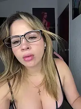 Trixie1__  live sex cam