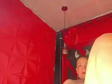 Taylor-hardcore  live sex cam