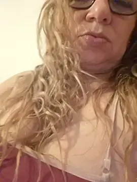 Gisela27  live sex cam