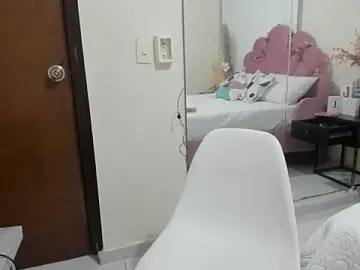 KiraGeiner  live sex cam