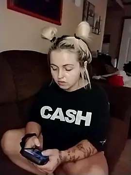 JuicyExxxperience  live sex cam