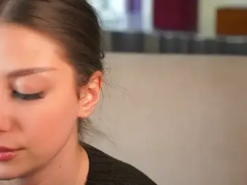 SuzanHirata  live sex cam