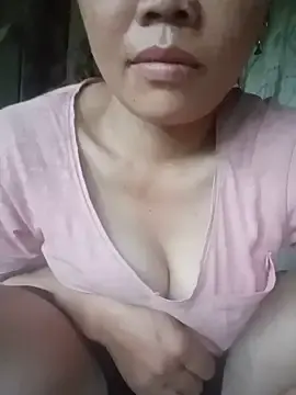 Bree-zz  live sex cam
