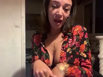 Madamevanessa0ff  live sex cam