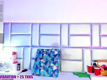 LovelyNickii  live sex cam