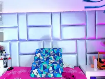 LovelyNickii  live sex cam