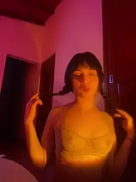 Nahomy222  live sex cam