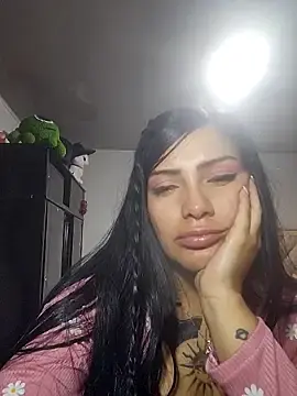 NahomyPearson  live sex cam