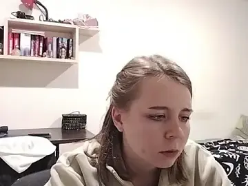 YadaSteiner  live sex cam