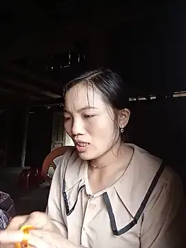 Ngan-cute  live sex cam
