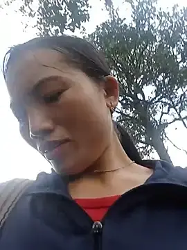 Ngan-cute  live sex cam
