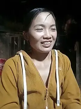 Ngan-cute  live sex cam
