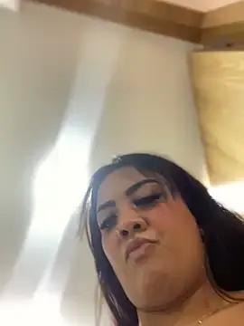 Yeniffer_valens  live sex cam