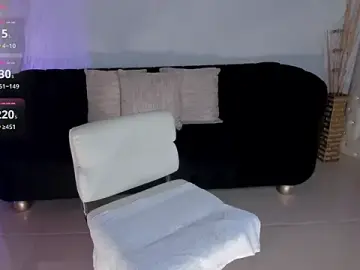 NiaHolland  live sex cam