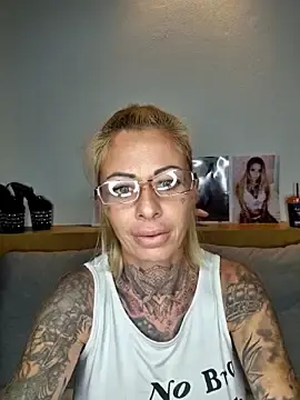 Sarah-Daniels  live sex cam