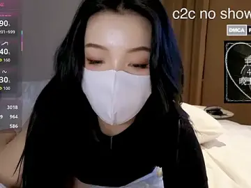 Nayomi_34f  live sex cam