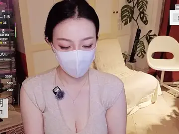 Nayomi_34f  live sex cam