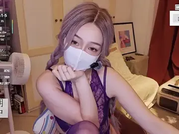 Nayomi_34f  live sex cam