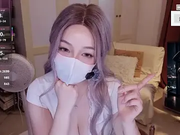 Nayomi_34f  live sex cam