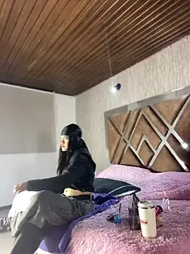 Saphira_Pink  live sex cam