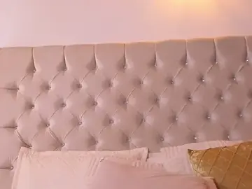 Eloisa_cleavage_  live sex cam